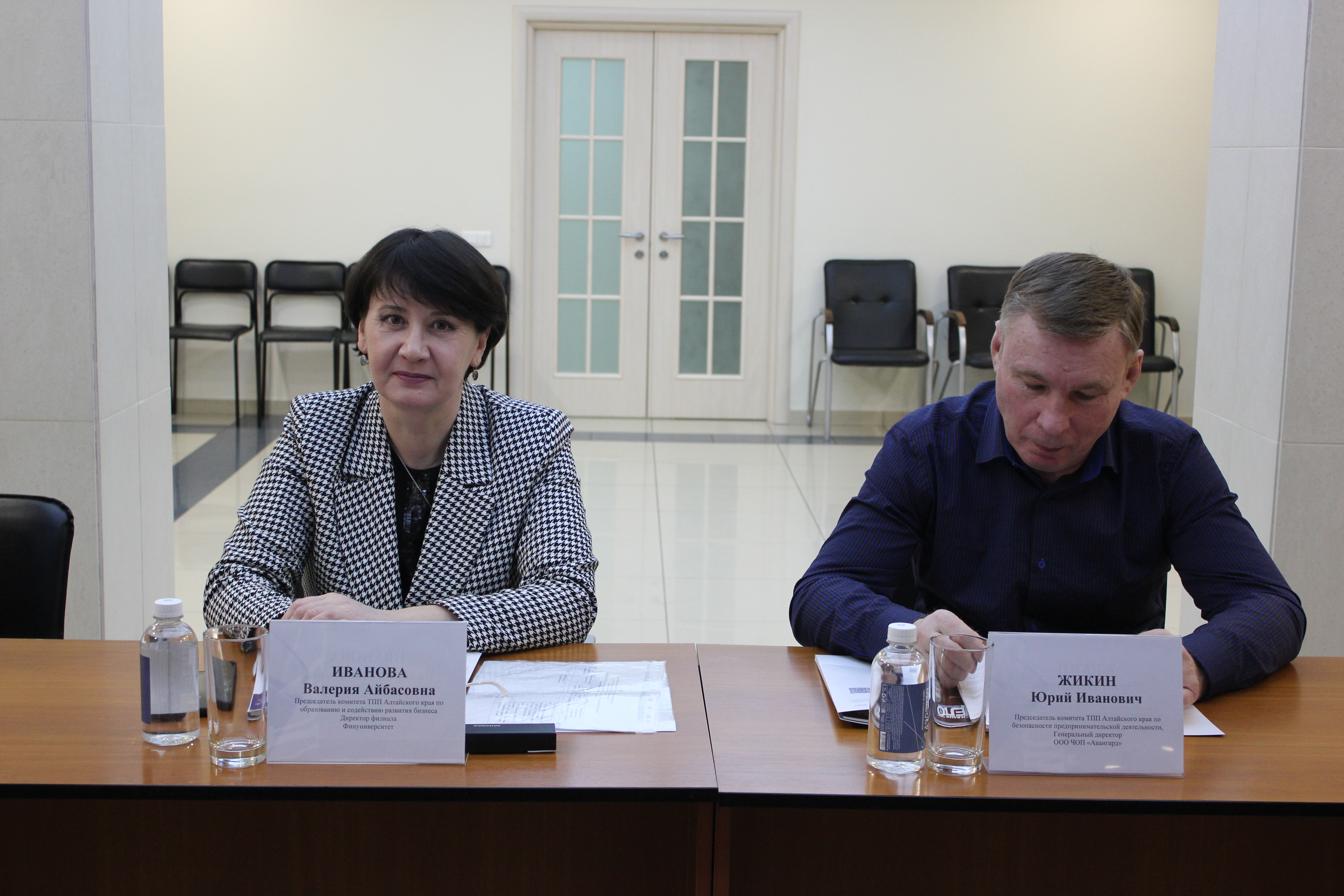 Валерия Иванова и Юрий Жикин на заседании