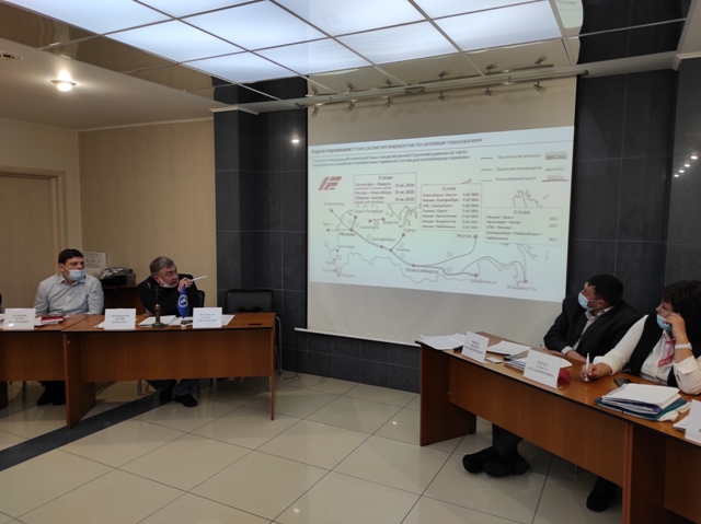 Представители алтайского филиала РЖД обсудили с автоперевозчиками востребованность услуги контрейлерных перевозок, ее стоимость и риски. Представители алтайского филиала РЖД обсудили с автоперевозчиками востребованность услуги контрейлерных перевозок, ее стоимость и риски.