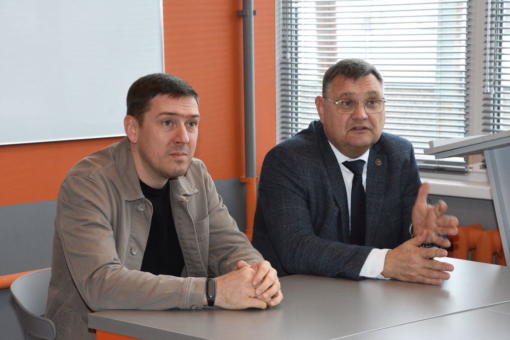 Максим Бердинских, генеральный директор ООО «БАРНАУЛЭНЕРГОМАШ» и Андрей Марков, ректор АлтГТУ Максим Бердинских, генеральный директор ООО «БАРНАУЛЭНЕРГОМАШ» и Андрей Марков, ректор АлтГТУ