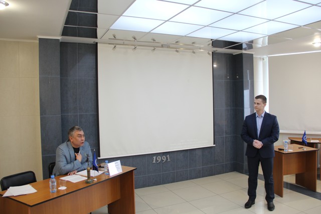 Дмитрий Глебов (на фото справа) познакомил членов Комитета с деятельностью ООО «Логистический сервис Новотранс»