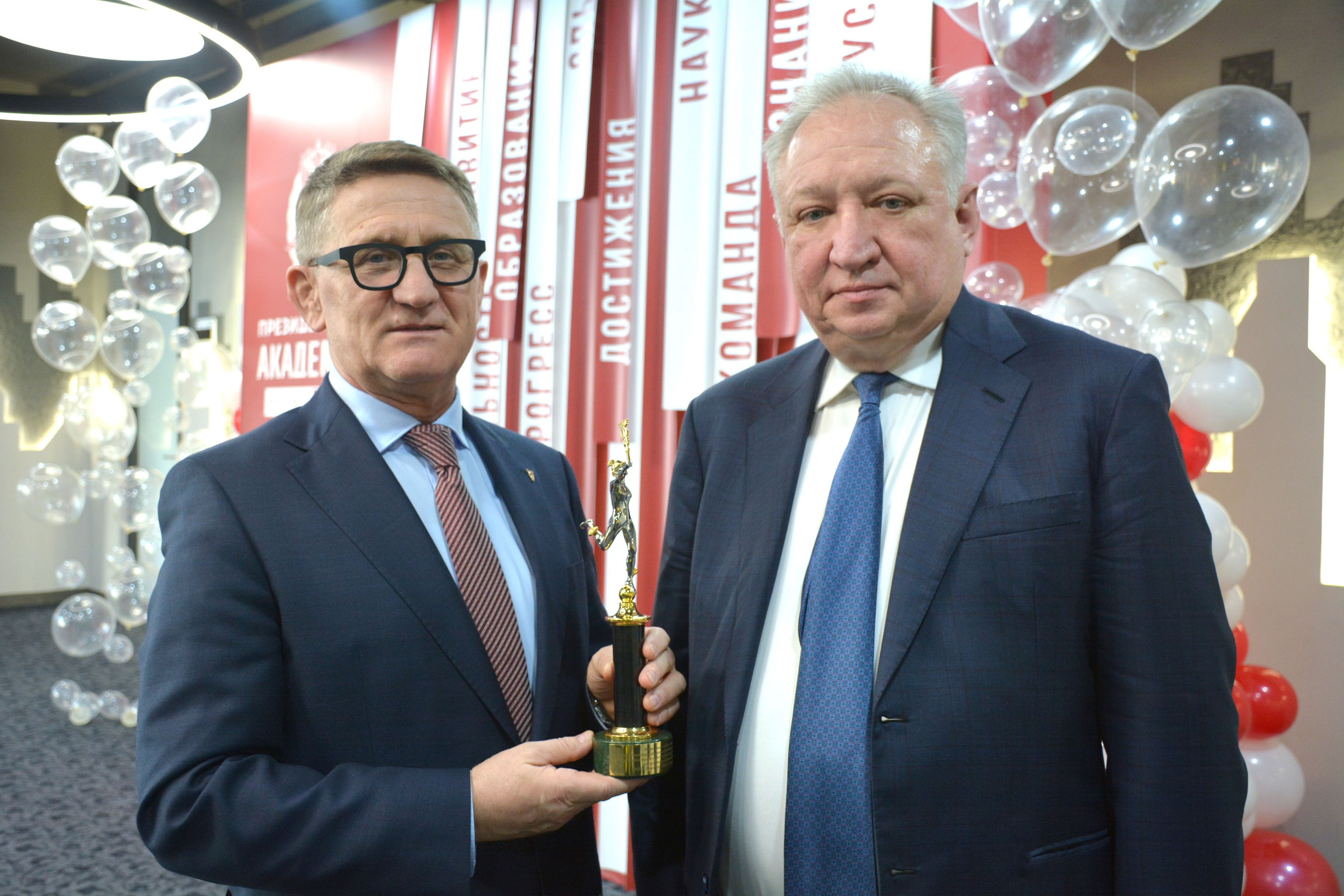 Борис Чесноков, президент ТПП Алтайского края и Игорь Панарин, руководитель Алтайского филиала Президентской Академии (РАНХиГС) Борис Чесноков, президент ТПП Алтайского края и Игорь Панарин, руководитель Алтайского филиала Президентской Академии (РАНХиГС)